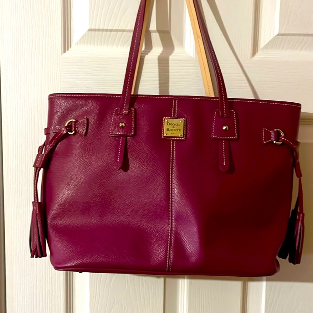 Dooney and Bourke EUC Magenta pink tote pebbled leather with zipper